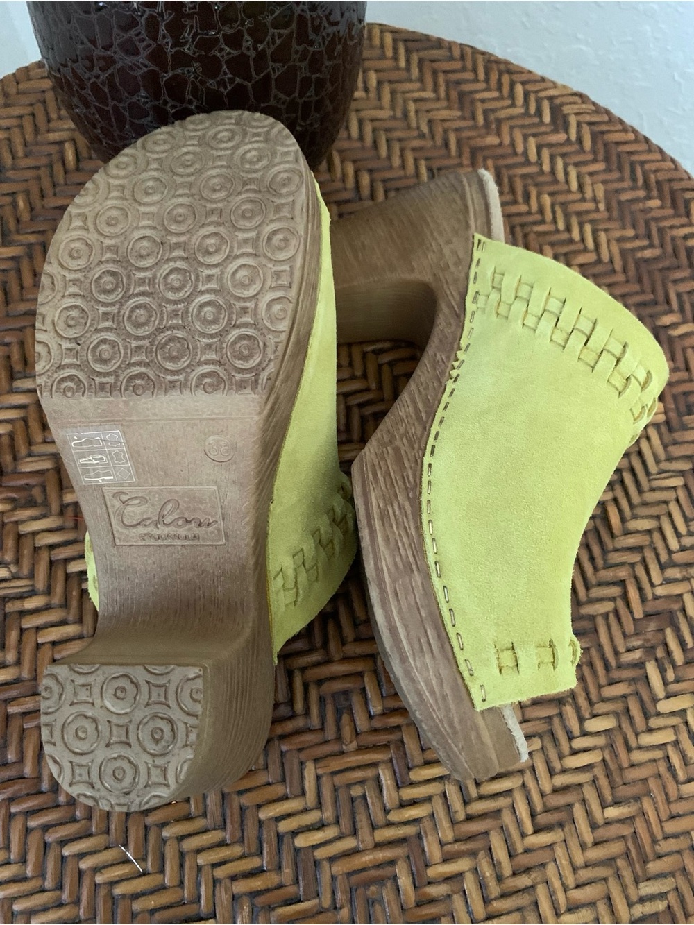 CALOU Stockholm Suede Clog Yellow
Suede Open-Toe Platform Clogs - Picture 7 of 12